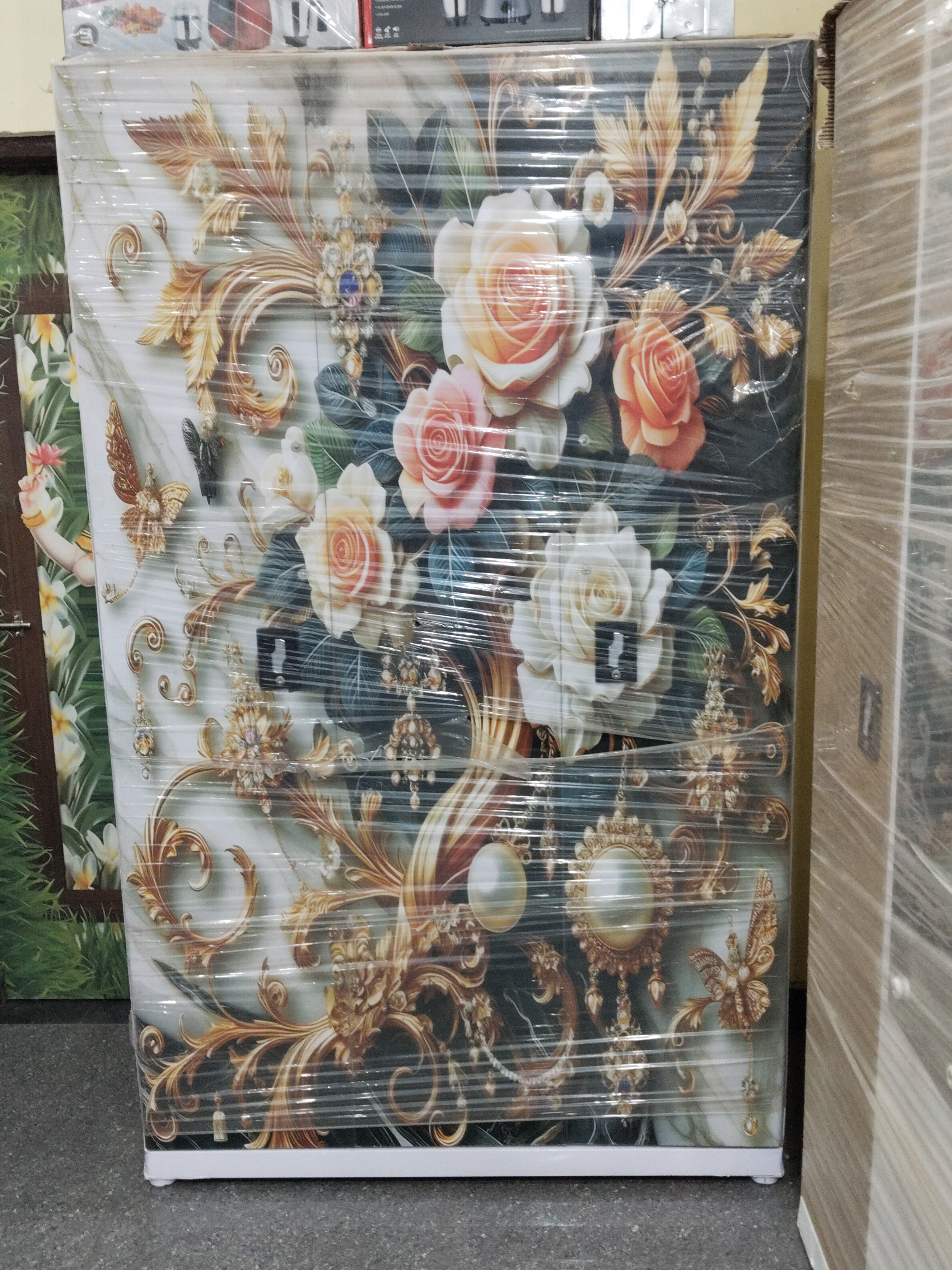 Almirah 78 inch triple door